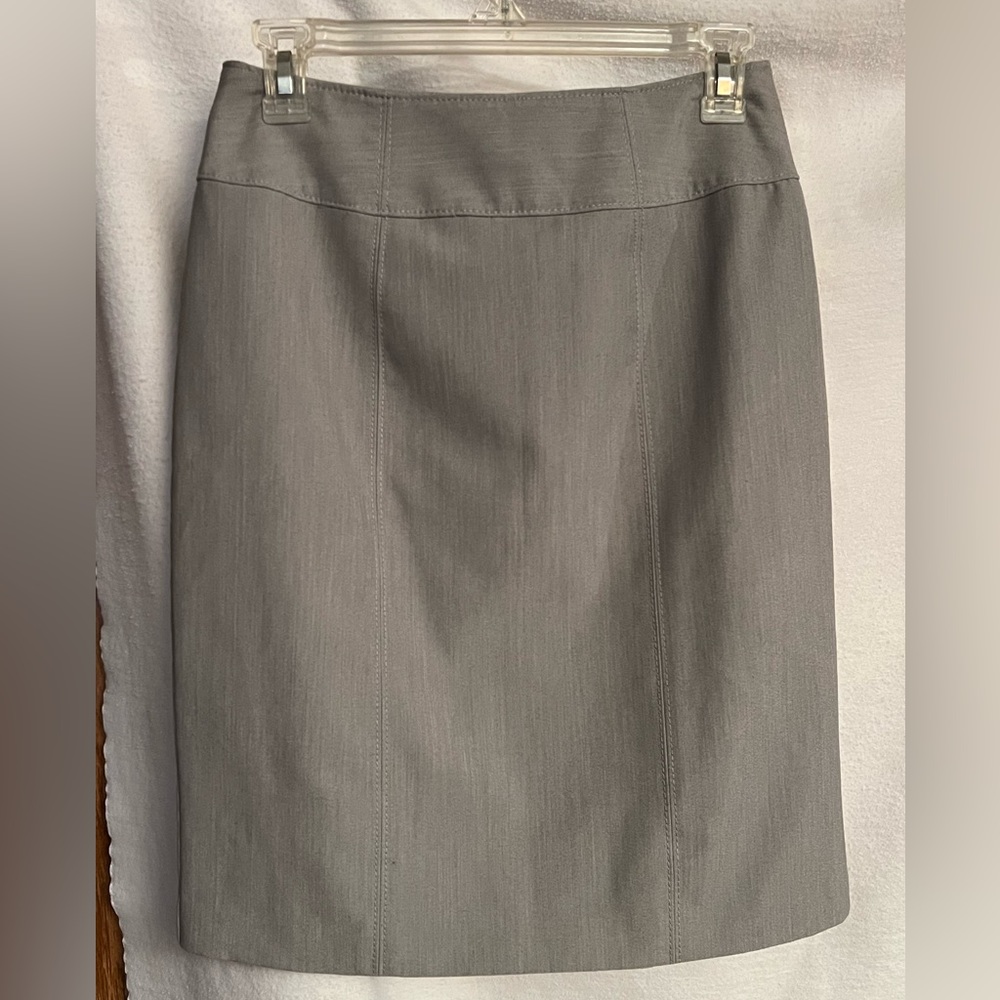 Pencil skirt, size 4, light gray in color